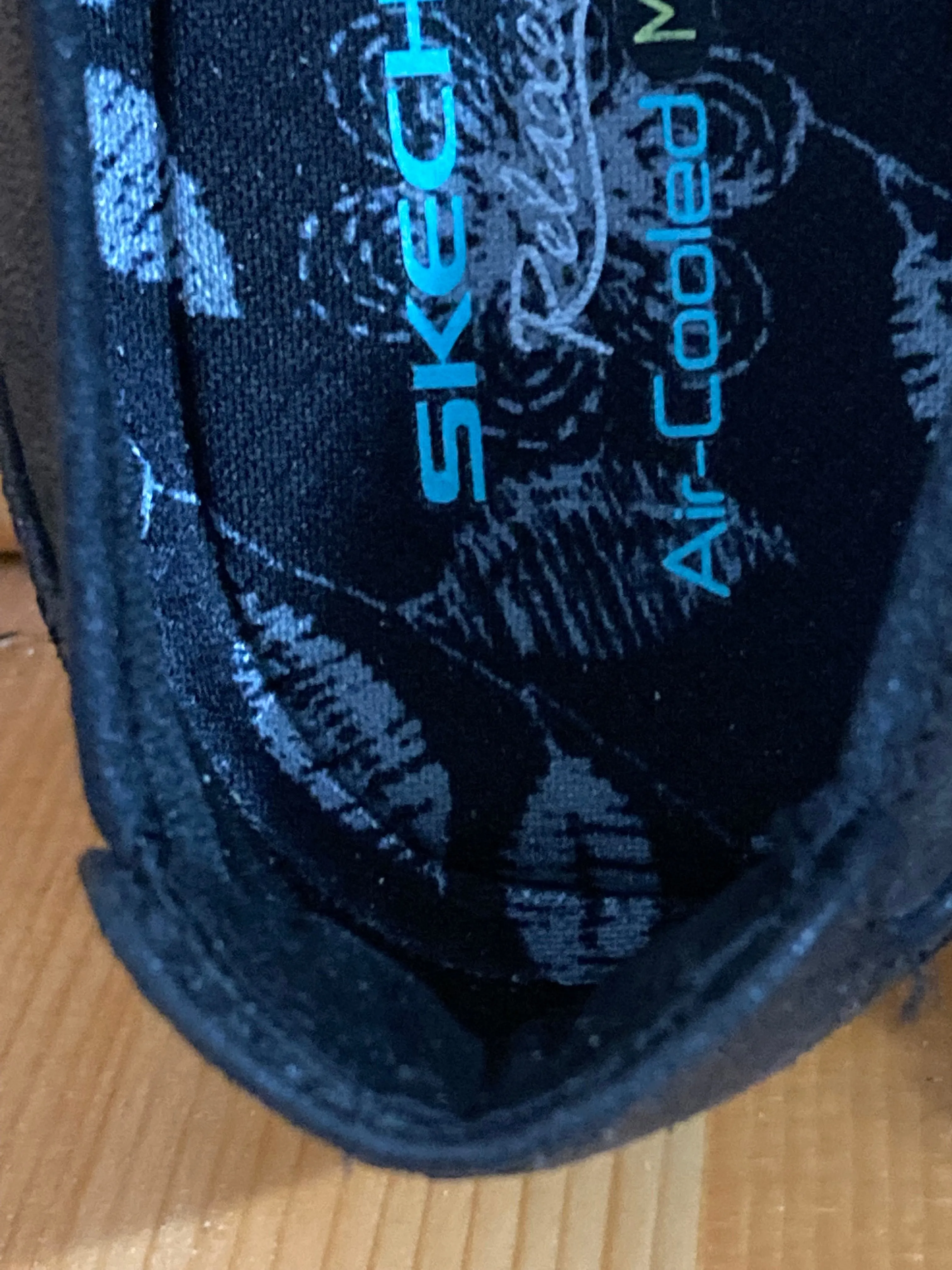 SKECHERS SKETCHERS RELAXED FIT Women Size 9.5 Slip On Shoes Sneakers Triple Black 23461